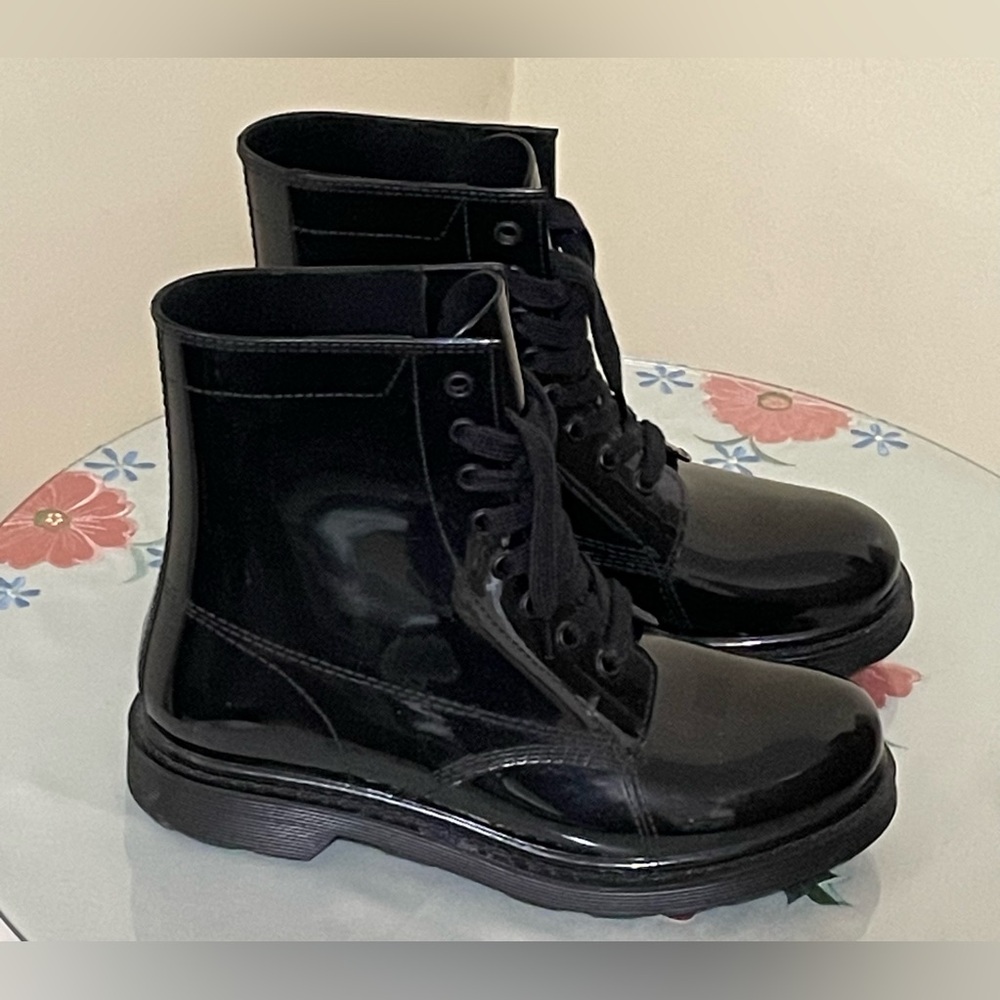Women’s Simon Chang Black Combat Style Lace Up Rain Boots Size 9